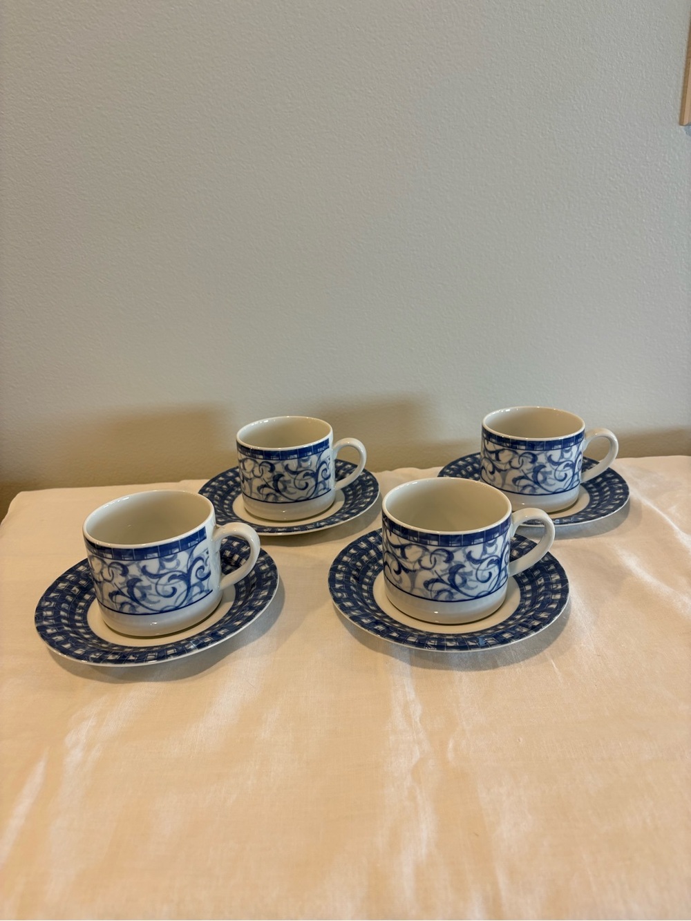 Oneida Table Trends Blue Heather Set Of 4 Cups/4 Saucers Stacking Mugs UNUSED!
